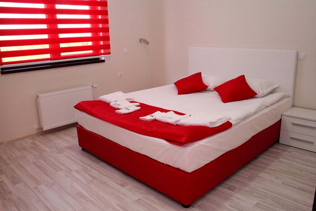 Incanto Family Hotel Sevlievo Habitación foto